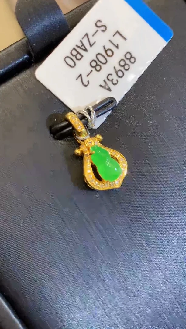 吊坠(不含链)18K金镶嵌翡翠L1908多样性发其一