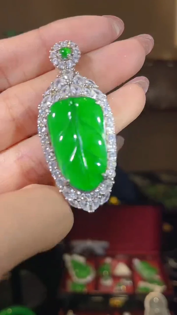 【闪购商品】翡翠吊坠(不含链)银S925镶嵌天然翡翠A货