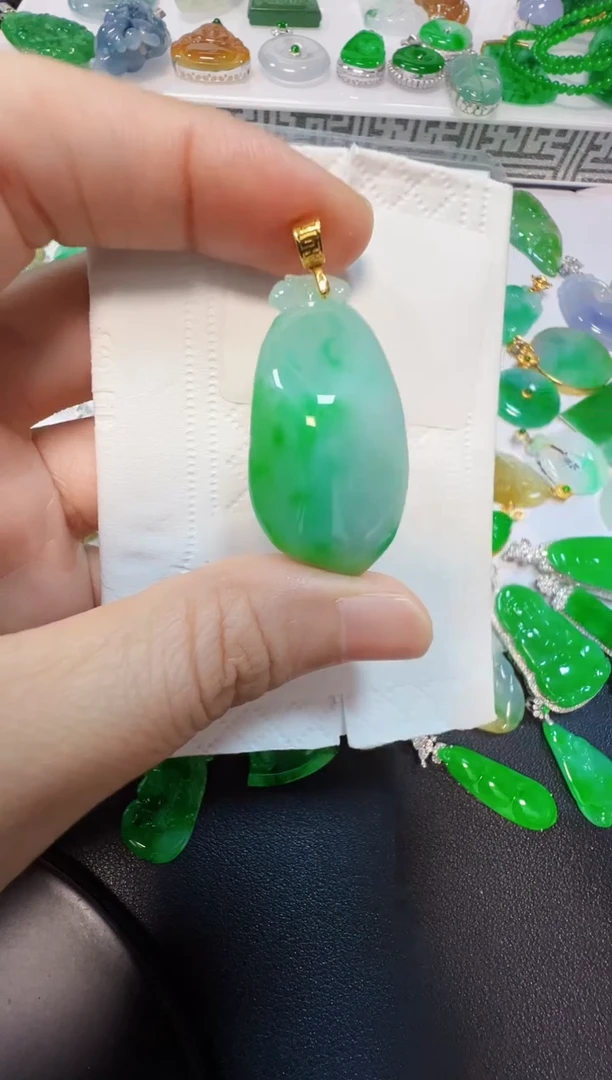 翡翠18K金镶嵌吊坠(不含链)800