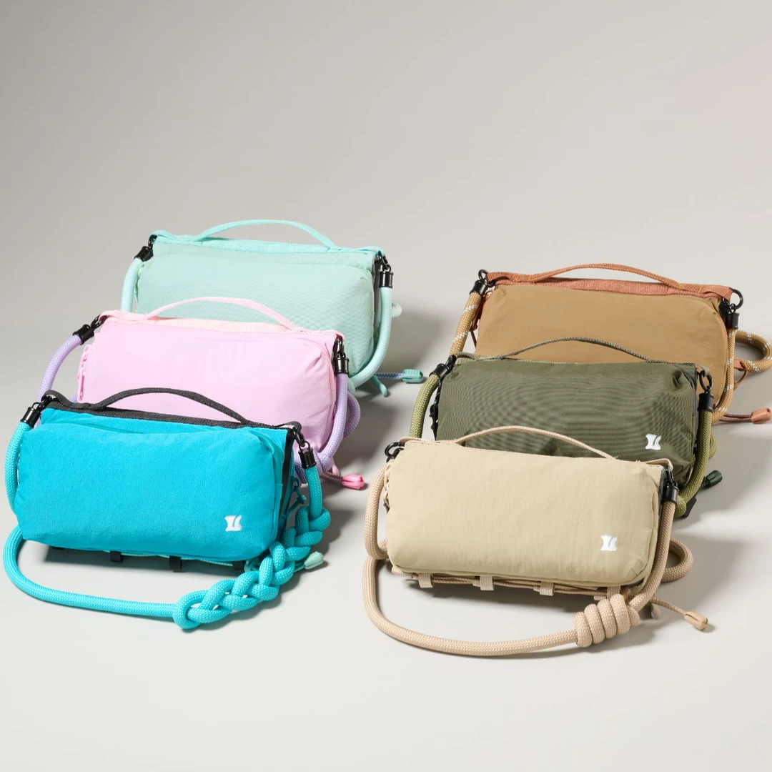 斜跨防水包运动风休闲包拉链款轻便男女通用时尚百搭户外多功能