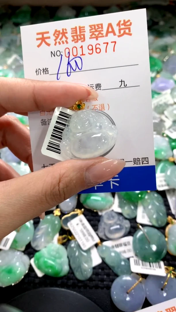 颈饰18K金镶嵌翡翠1111111111111111