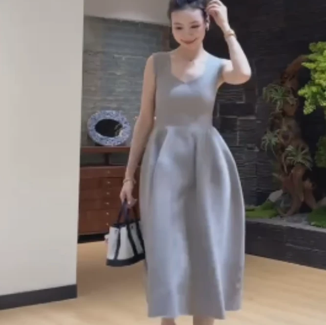 2025夏季新款网红同款洋气爆款韩版潮流无袖宽松连衣裙AOS9