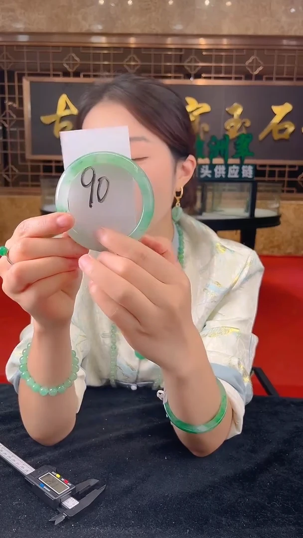 未镶嵌手镯石英质玉（非洲翠）微瑕介意勿拍