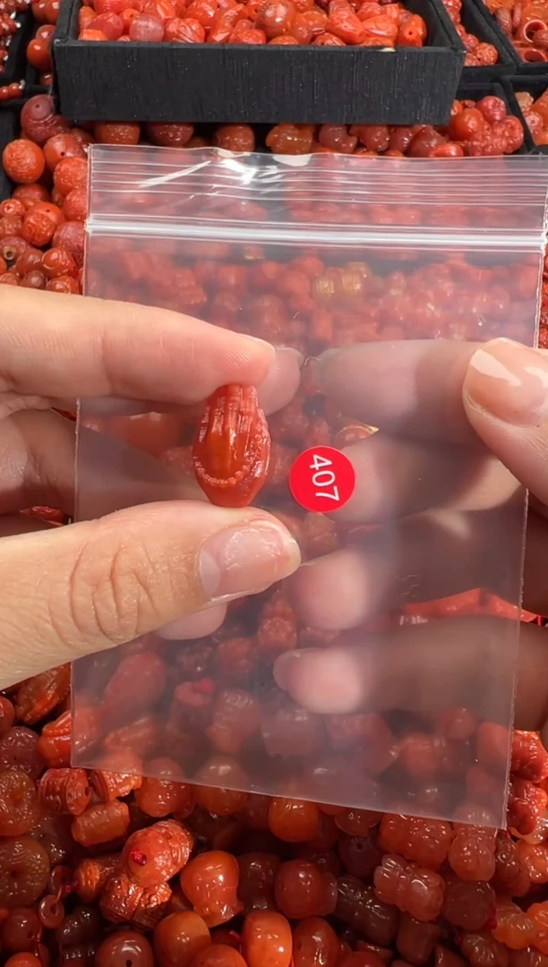 南红玛瑙未镶嵌颈饰1