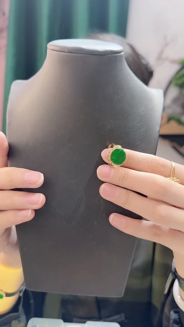 18K金镶嵌戒指翡翠888888888