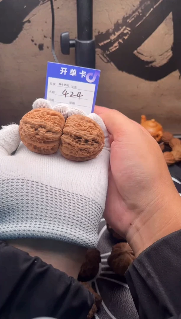 把件文玩核桃三角白 编号424