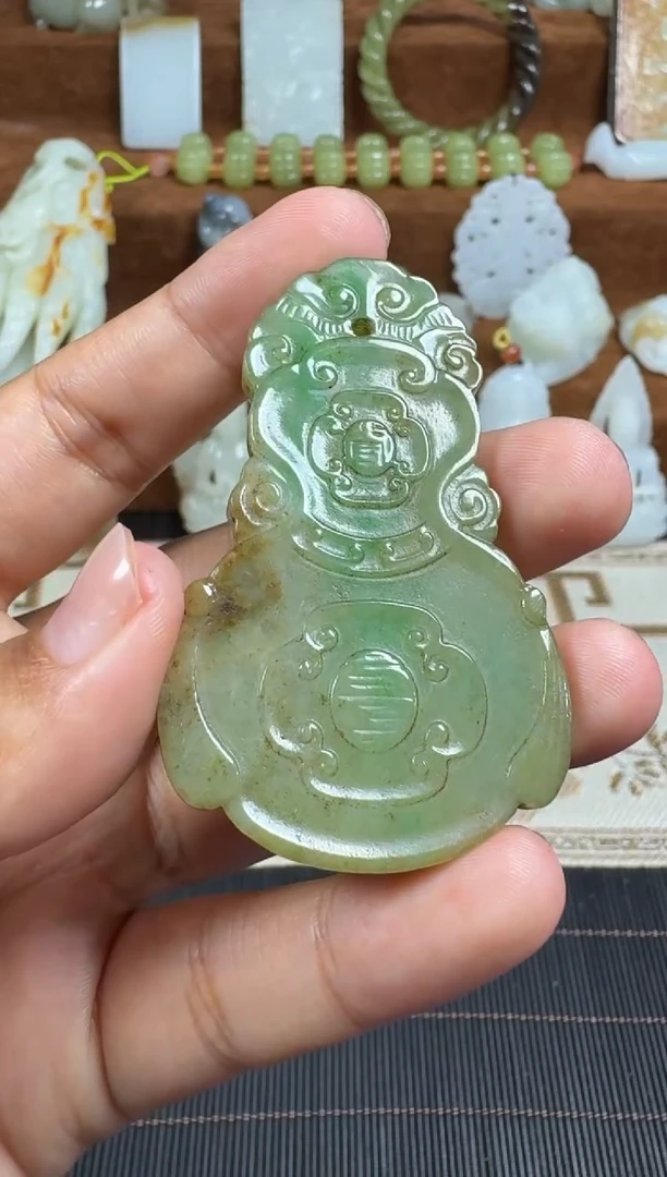 颈饰未镶嵌翡翠1