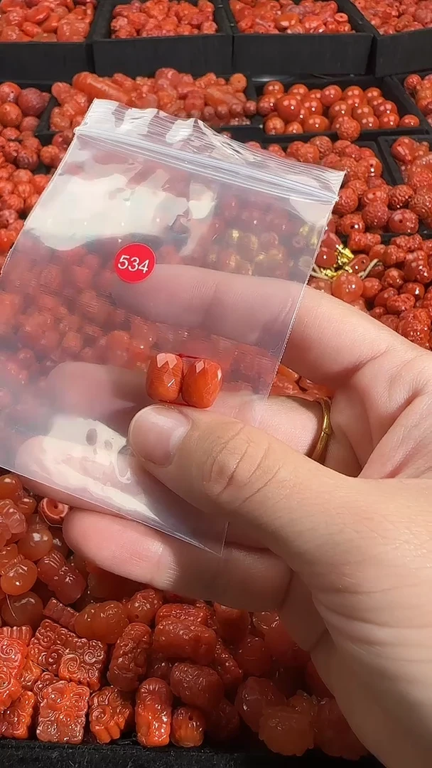 颈饰未镶嵌南红玛瑙1