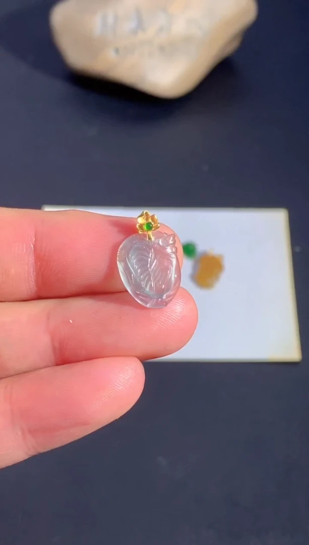 颈饰18K金镶嵌翡翠
