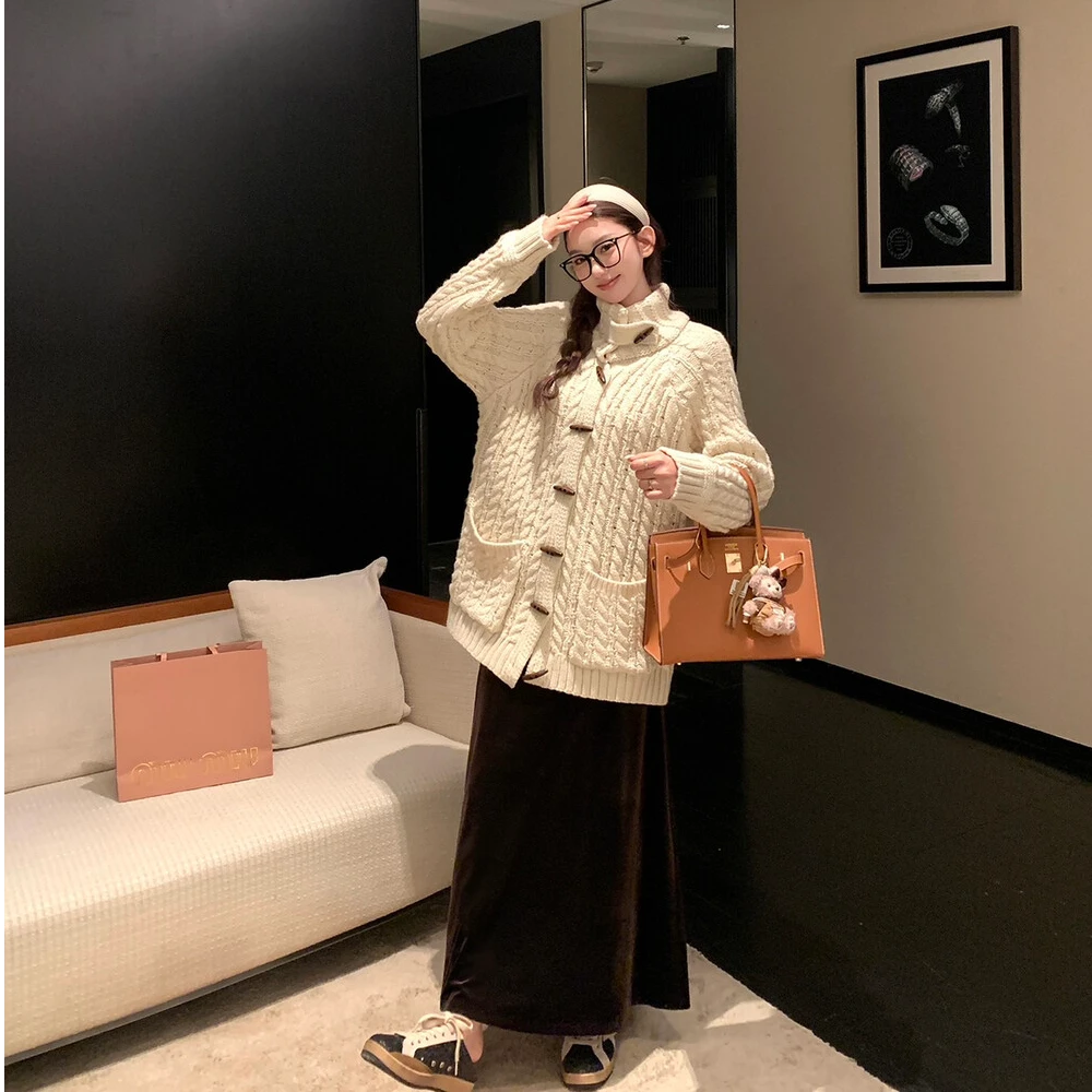 【钟钧菲专属】韩系女字搭复古针织牛角扣慵懒保暖毛衣外套1031-55