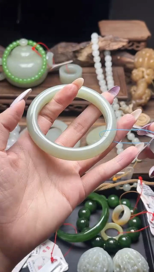 未镶嵌手镯和田玉且末青白 58圈9011728