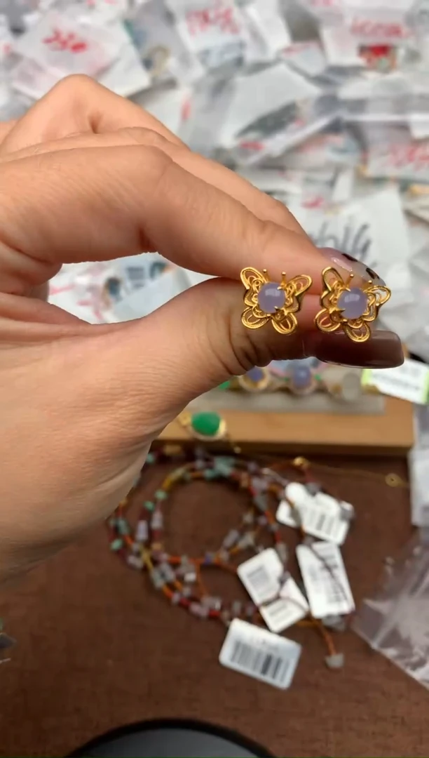 18K金镶嵌挂件翡翠—