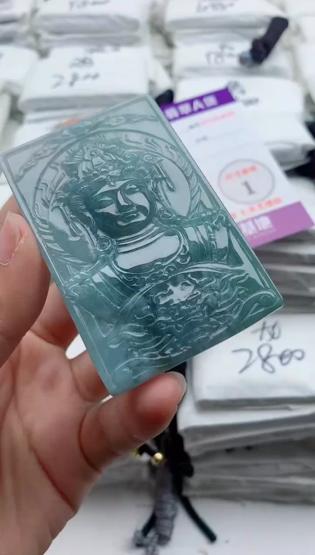 翡翠未镶嵌颈饰·