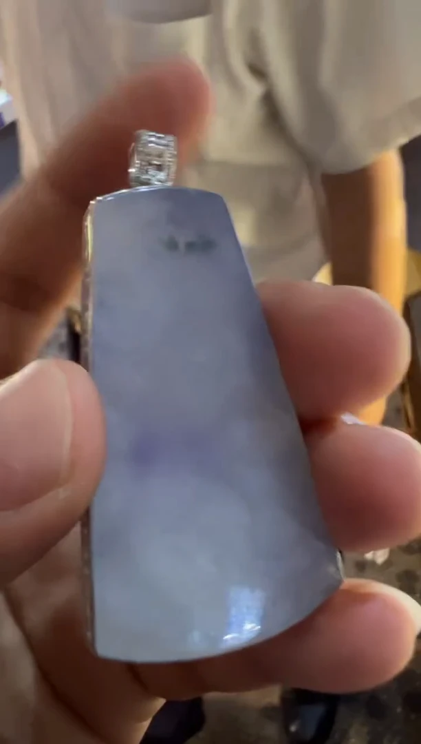 18K金镶嵌定制翡翠翡翠挂件