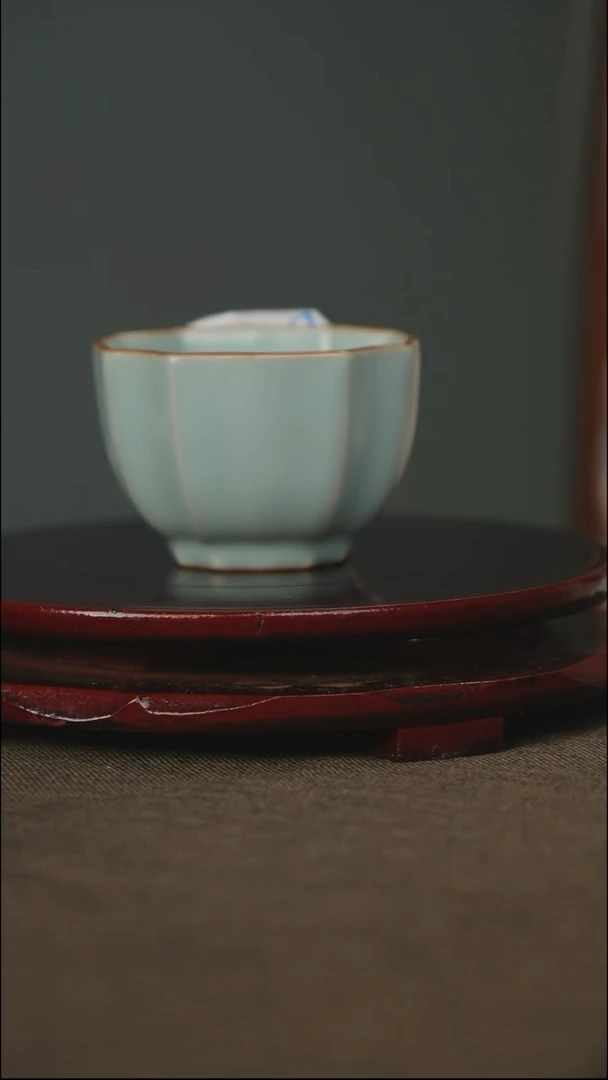 四瓣葵口杯 带底款