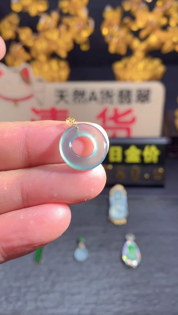 翡翠18K金镶嵌颈饰