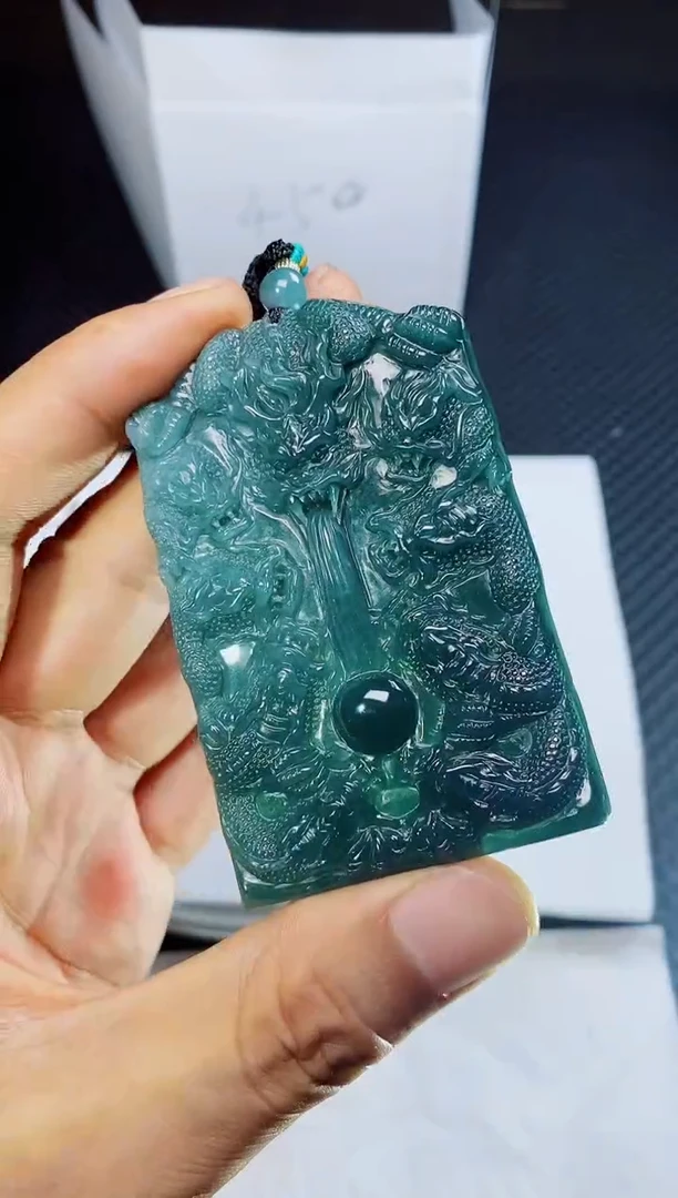 翡翠未镶嵌颈饰