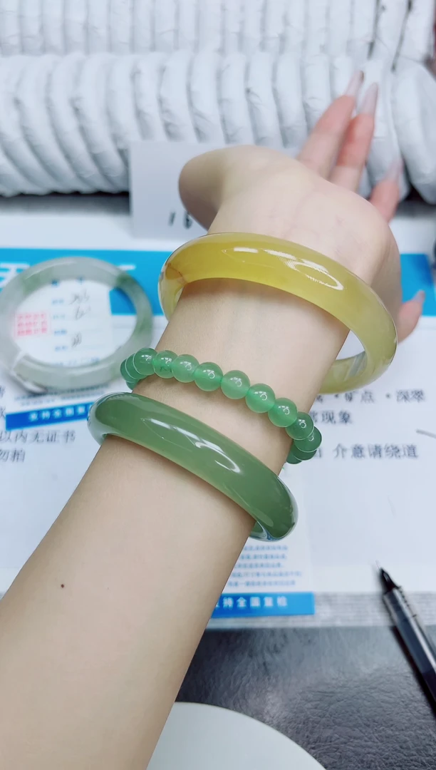 未镶嵌手镯石英质玉204/62