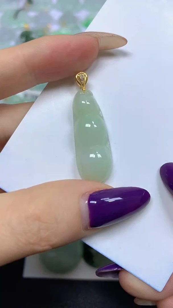 颈饰未镶嵌翡翠