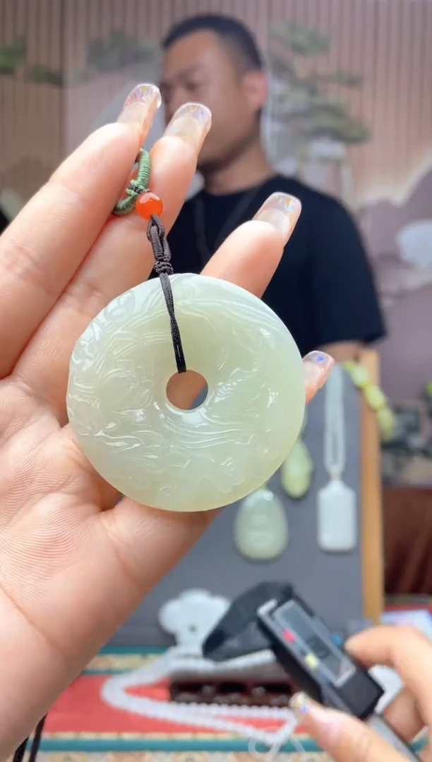 和田玉未镶嵌颈饰拍一发一