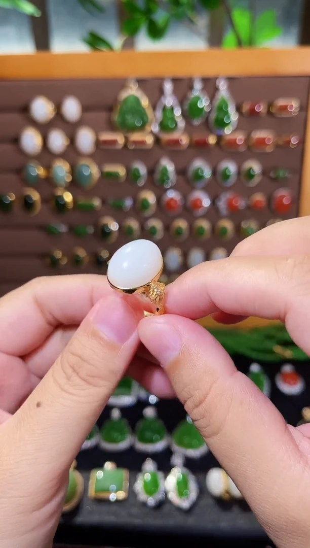 【闪购商品】和田玉戒指18K金镶嵌白玉戒指