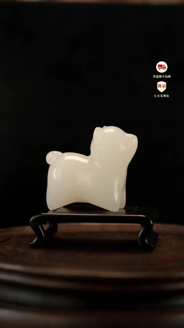 云南石荔枝白雕刻：旺旺小狗摆件