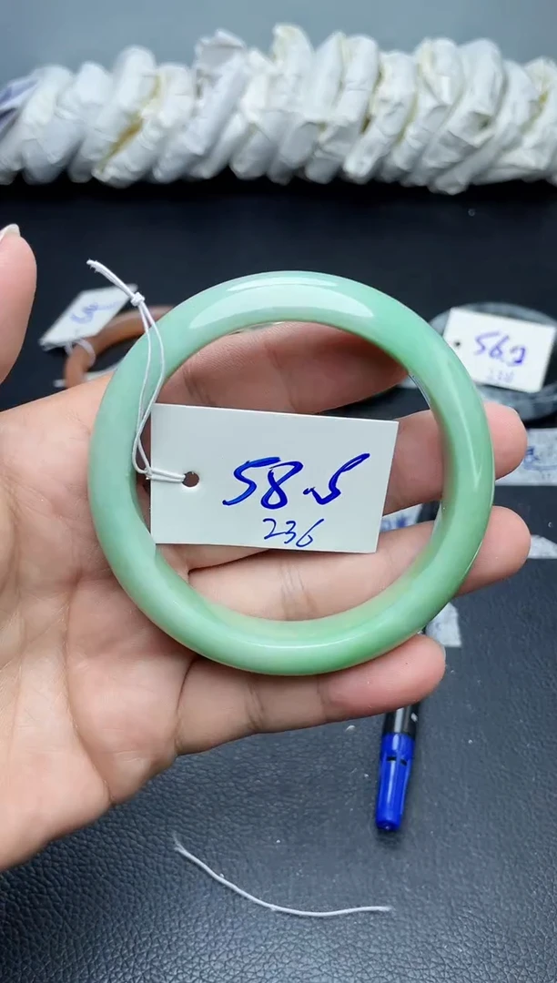 未镶嵌手镯翡翠236