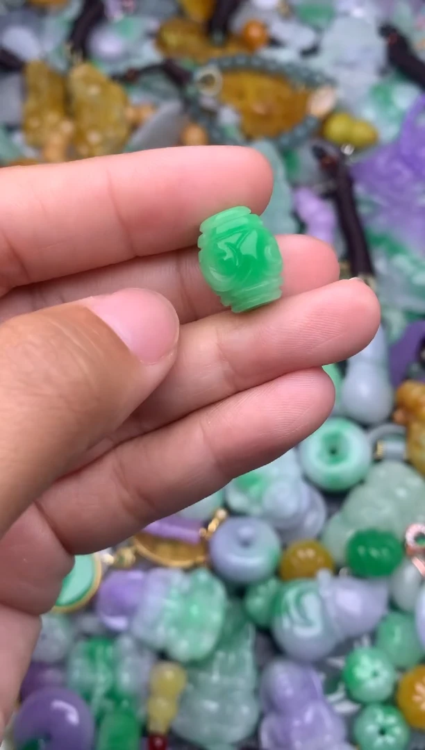 颈饰未镶嵌翡翠天然缅甸翡翠吊坠