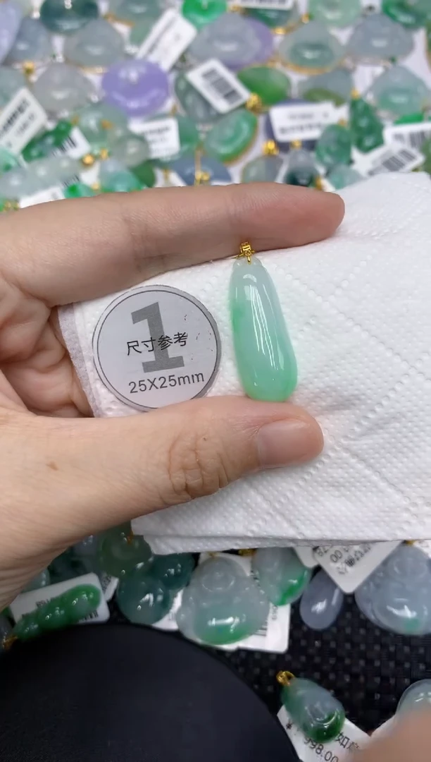 颈饰18K金镶嵌翡翠1