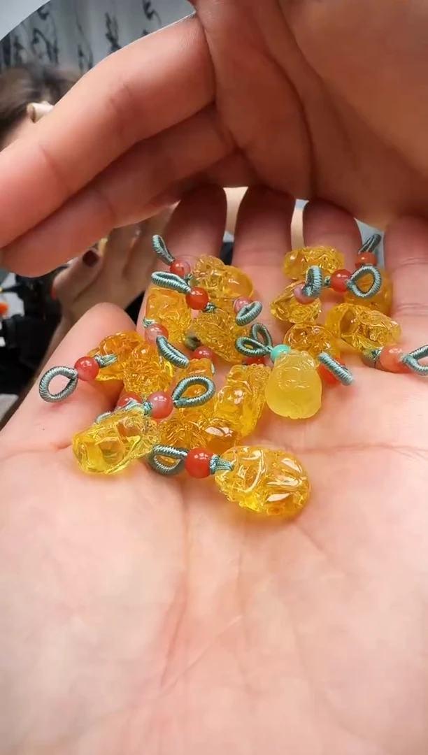 【闪购商品】琥珀裸石未镶嵌貔貅   多样性发一