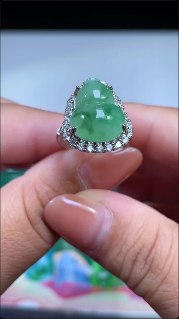 定制翡翠未镶嵌戒指