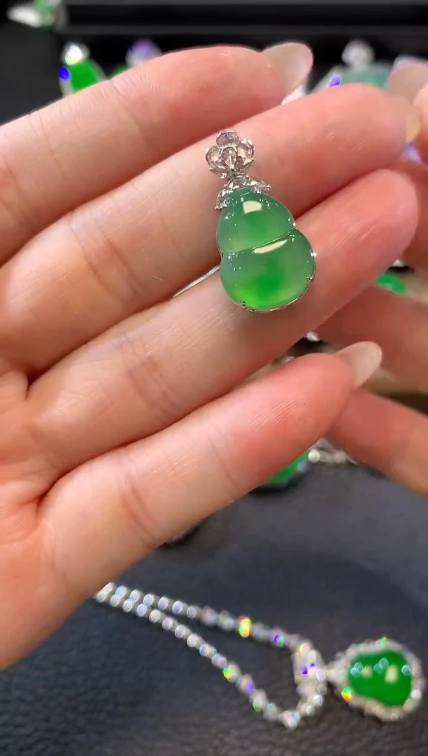 吊坠(不含链)18K金镶嵌翡翠C95