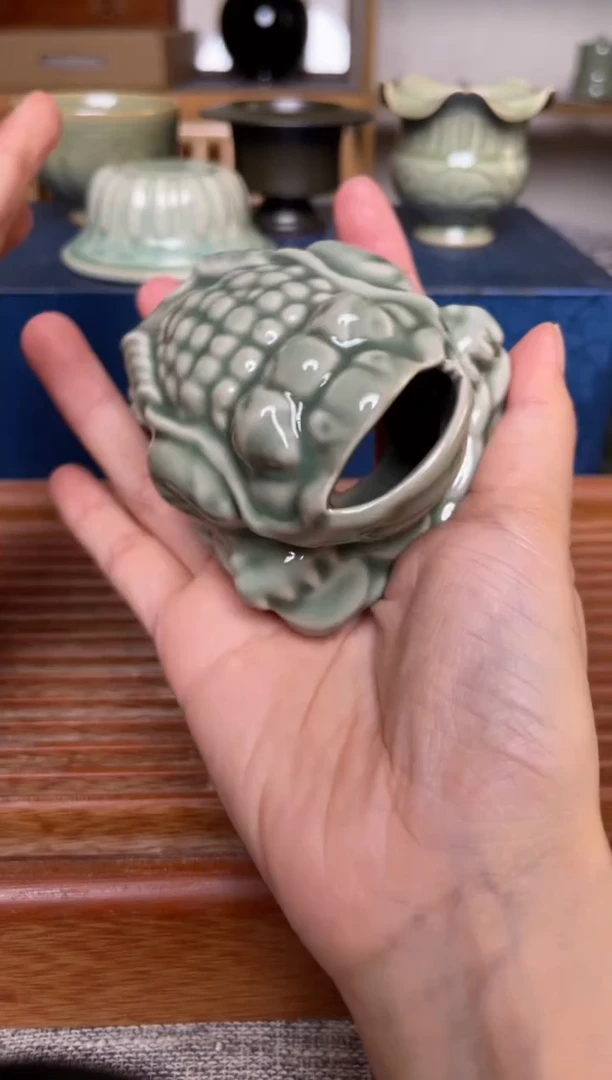 瓷器耀州窑青瓷茶宠 金蟾 微瑕