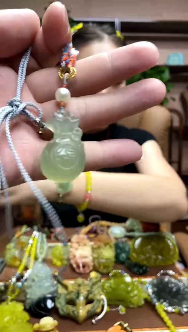 未镶嵌岫玉吊坠·