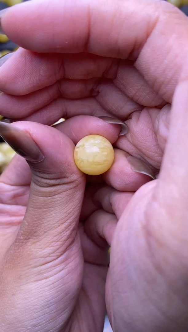 裸石琥珀未镶嵌大小姐珠宝