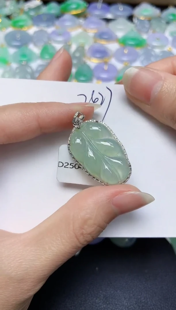 翡翠18K金镶嵌颈饰 天然缅甸翡翠A货
