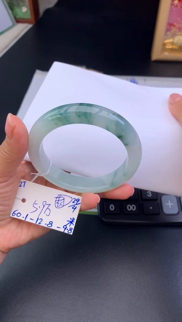 翡翠手镯未镶嵌玉手镯