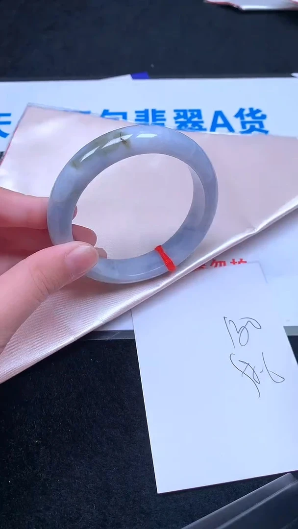 未镶嵌手镯翡翠.