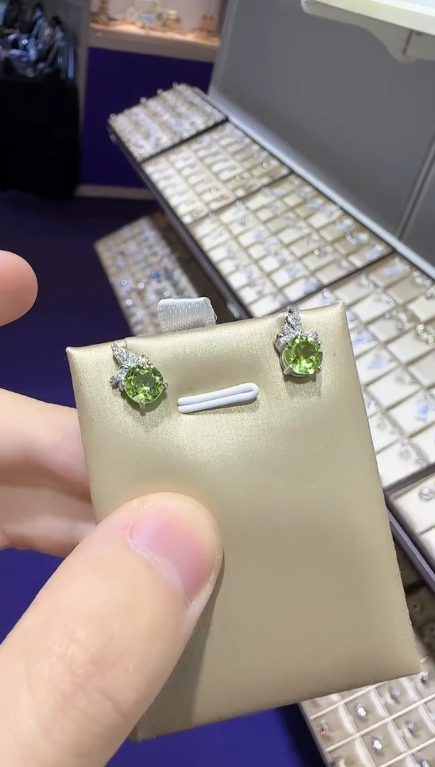 【闪购商品】橄榄石耳饰银S925镶嵌6mm耳钉