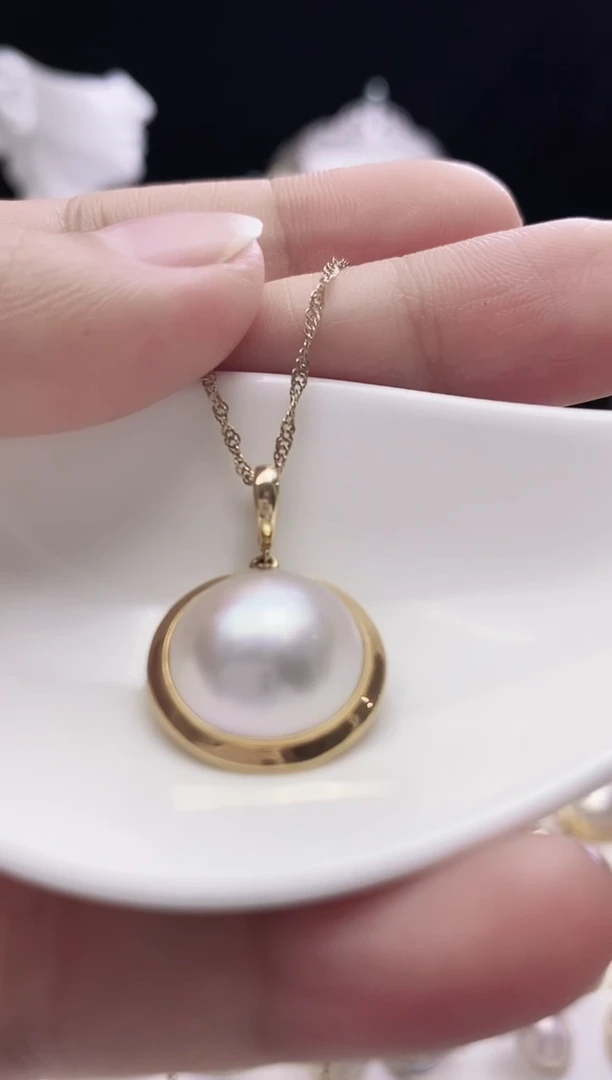 18K金镶嵌颈饰拼合珍珠（马贝珠）海水马贝吊坠