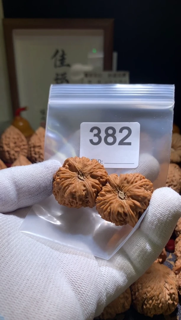 把件文玩核桃哈****0龙珠32尺别打底，影响二次销售不退不换