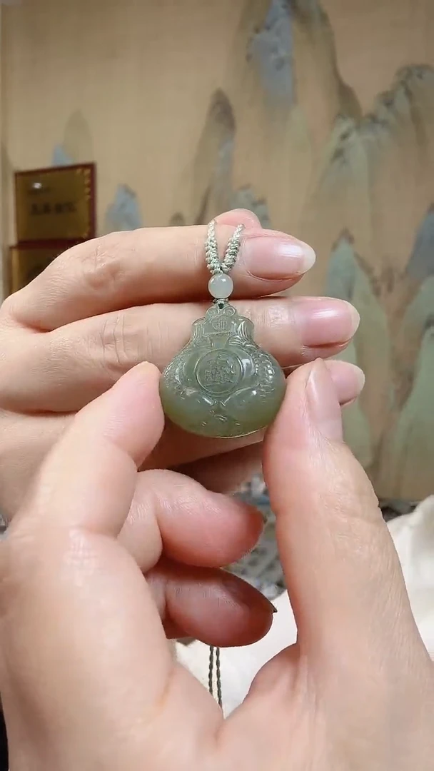 和田玉未镶嵌颈饰.