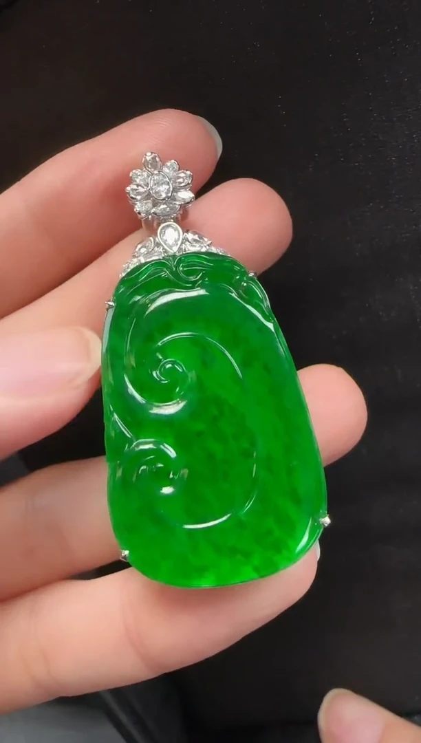 颈饰18K金镶嵌翡翠625如意一个