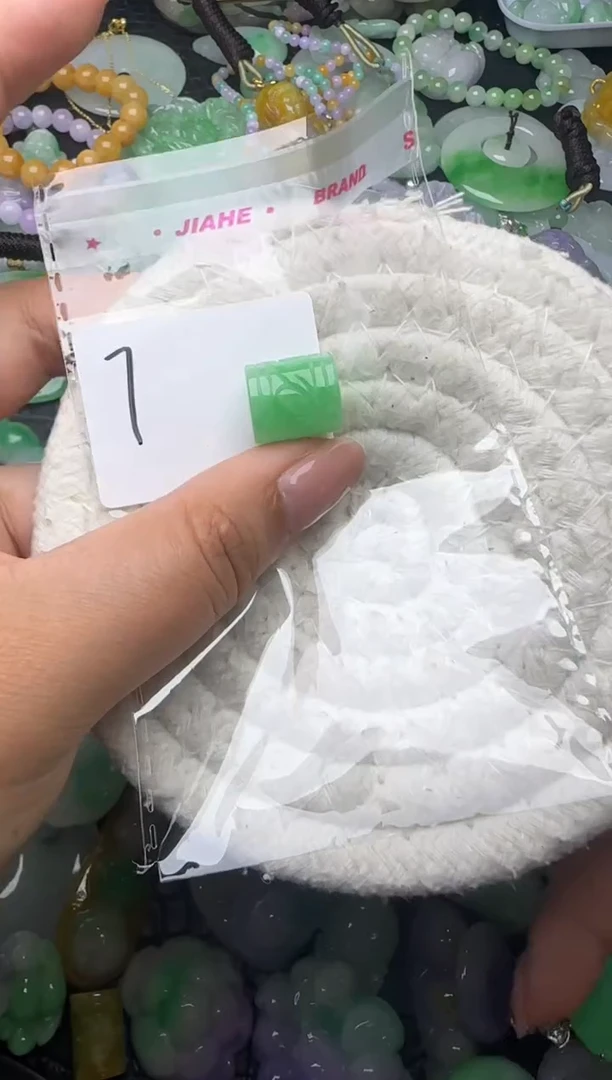 颈饰未镶嵌翡翠缅甸翡翠吊坠