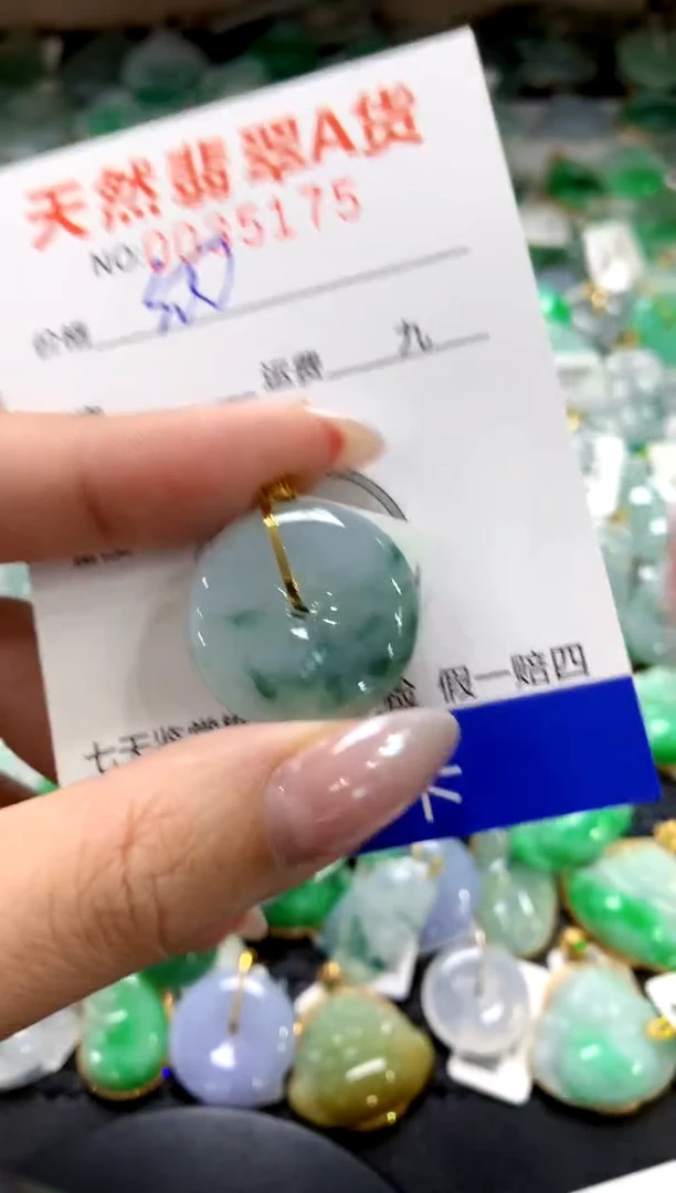 颈饰18K金镶嵌翡翠1111111111111111
