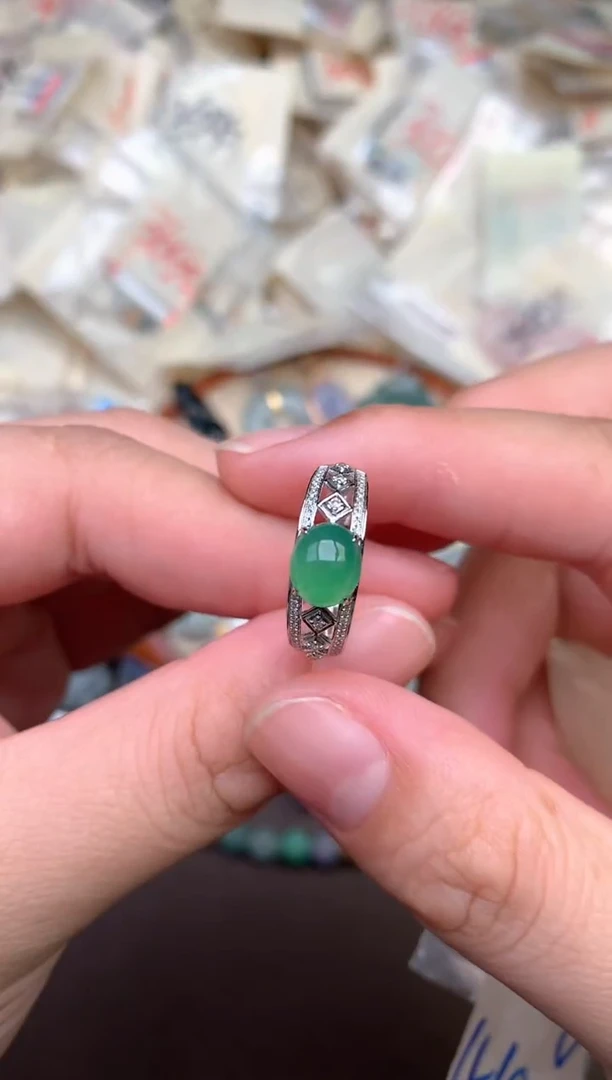 18K金镶嵌挂件翡翠—