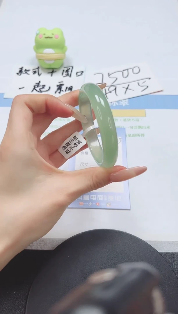 石英质玉手镯未镶嵌A65-56-55