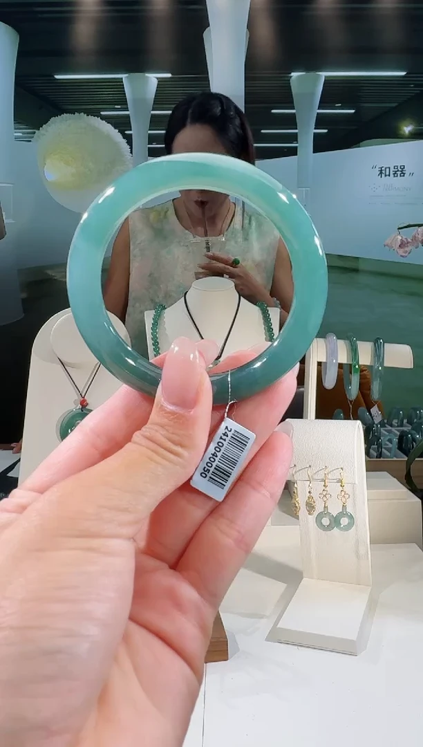 翡翠手镯未镶嵌52圈