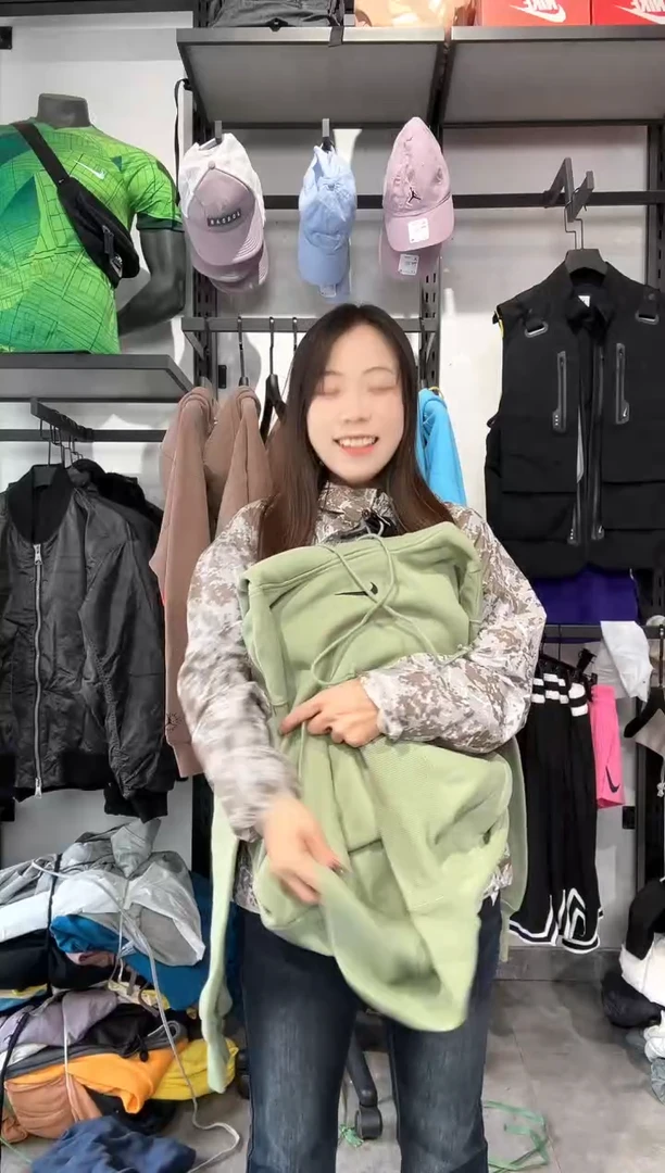 1210编码 瑕疵款直播间过款为准 尺码   M 身高