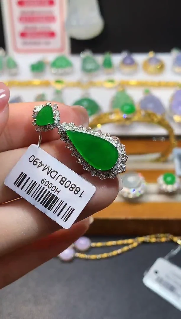 吊坠(不含链)18K金镶嵌翡翠多样性发其一